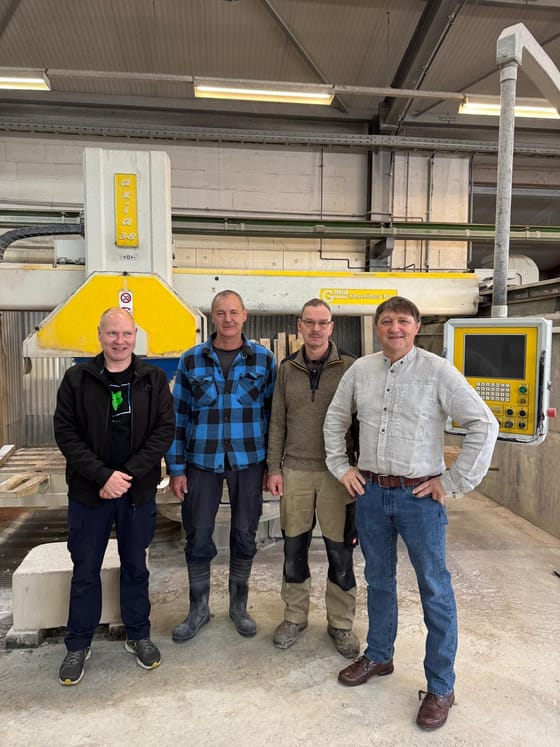 Das Team von Steinmetz Krieg in der Werkstatt
